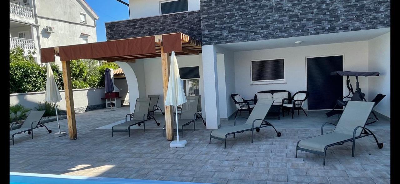 Villa Mira ***** Пинезичи Экстерьер фото