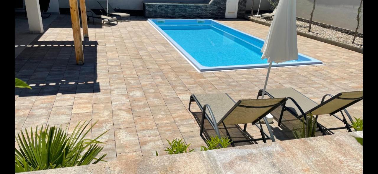 Villa Mira ***** Пинезичи Экстерьер фото